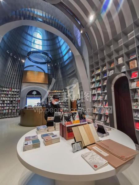 上海:老教堂变身新书店 历史建筑里觅书香