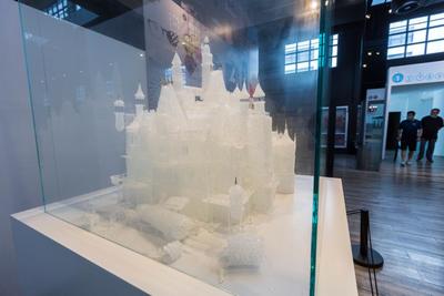 上海玻璃博物馆永久性藏品梦幻城堡遭损坏