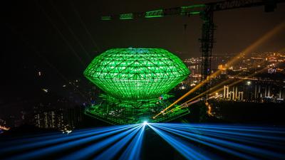 2021年1月5日晚,无人机航拍广西梧州市白云山景区的西江明珠塔项宝石