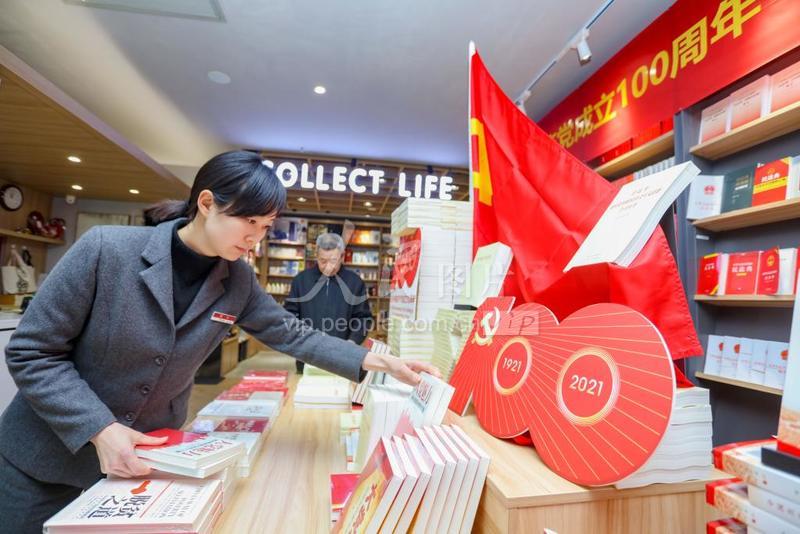 四川遂宁:党史读物受青睐-人民图片网