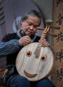 贵州黔西彝族月琴非遗传承人