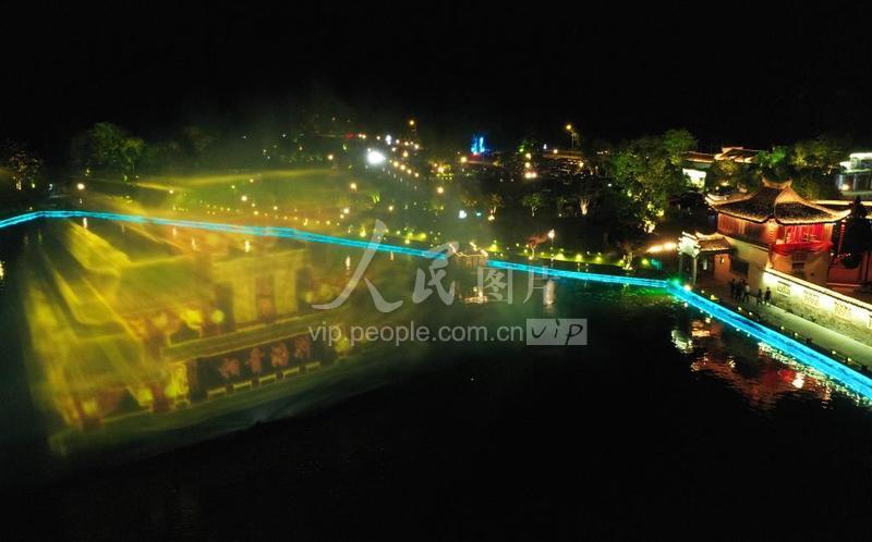 安徽黄山：西递夜景灯光秀 扮靓“五一”假期-人民图片网