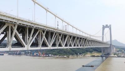 江苏镇江我国首座公铁两用悬索桥五峰山长江大桥即将通车