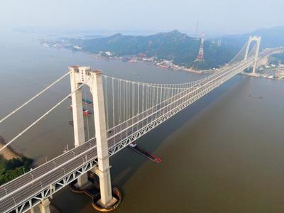江苏扬州:五峰山长江大桥公路面正式通车