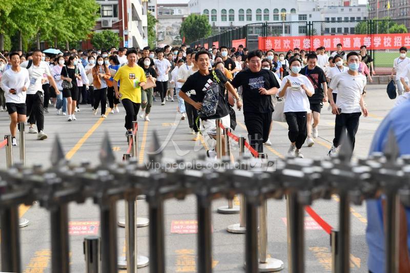 河南夏邑：高考落幕-人民图片网