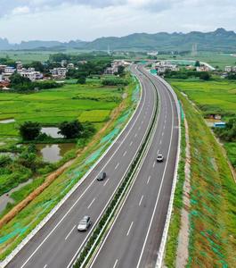 广西柳州经合山至南宁高速公路建成通车