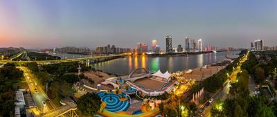 福建福州：彩虹主题江景平台正式开放-人民图片网