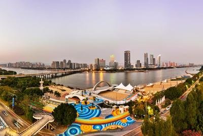 福建福州：彩虹主题江景平台正式开放-人民图片网