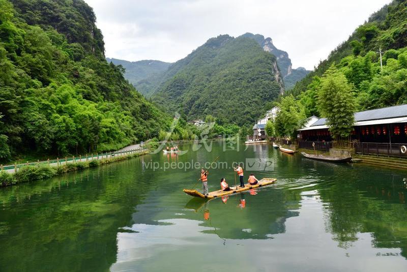 湖北秭归:盛夏觅清凉-人民图片网
