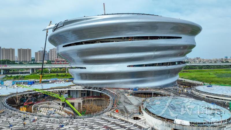 海南科技馆展露“祥云”造型-人民图片网