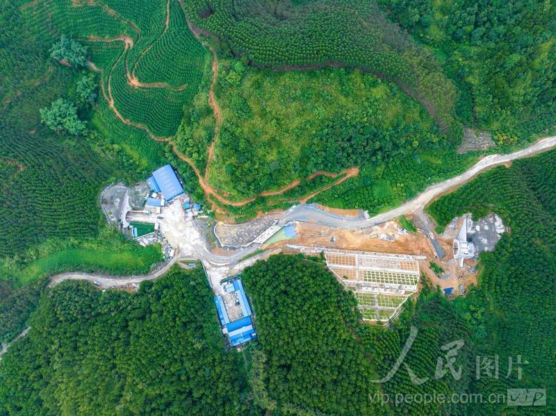 广西柳梧铁路人和隧道顺利贯通-人民图片网