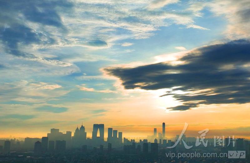 江苏苏州:阳光与平流雾漫美如画-人民图片网