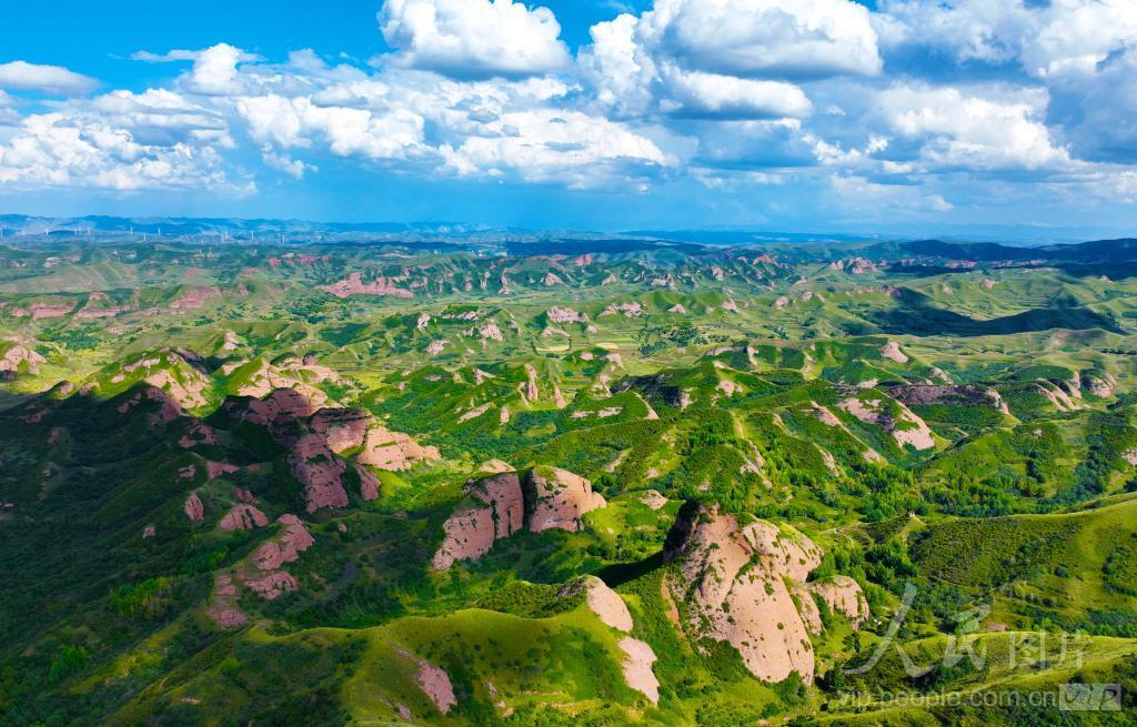 中国　雲南碁石　未使用 中国李宁游侠｜火山岩与日落色彩迸发生命张力，岩脉泥土色致敬大地沉稳
