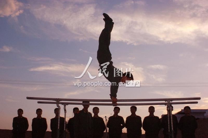 宁夏武警石嘴山支队某中队训练侧记-人民图片网