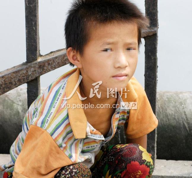 江西萍乡:街头少年乞讨者何时能回家 ?-人民图片网