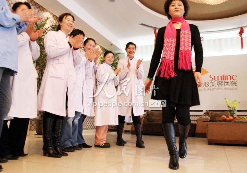 沈阳:老陈变性后 首过"三八"节-人民图片网