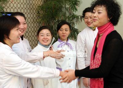 沈阳:老陈变性后 首过"三八"节-人民图片网