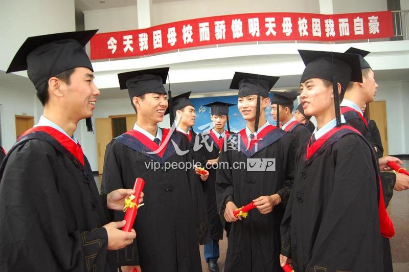 济南空军某飞行学院毕业学员被授予军事学学士学位