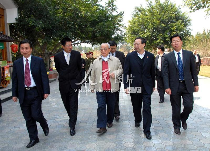 中共中央政治局原委员中央军委原副主席原国务委员兼国防部长迟浩田