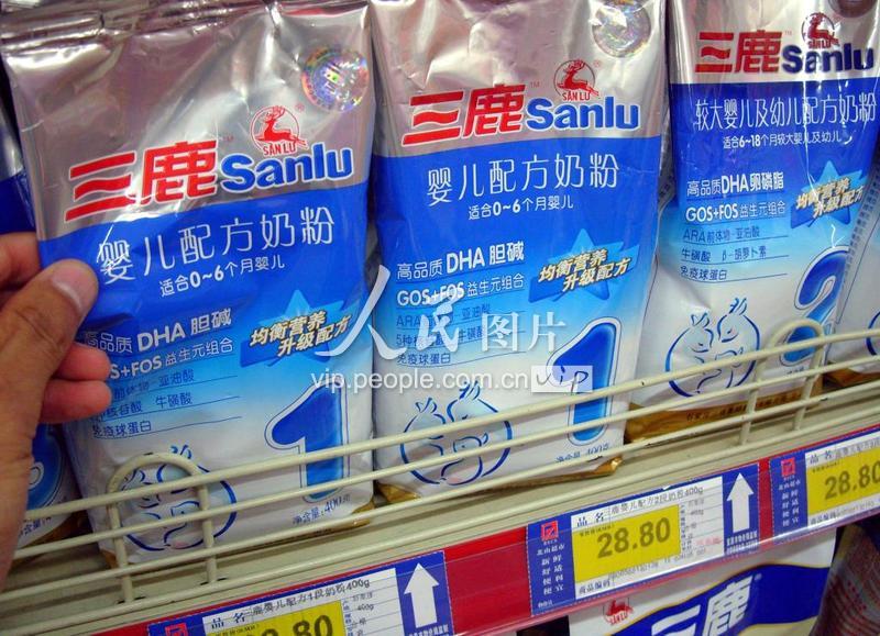 三鹿承认奶粉受污染 卫生部提醒公众立即停用-人民图片网