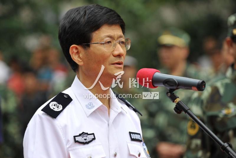 公安部部长孟建柱到乌鲁木齐慰问公安特警-人民图片网