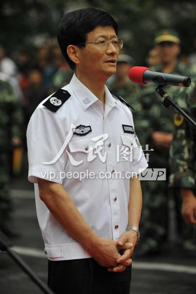 公安部部长孟建柱到乌鲁木齐慰问公安特警-人民图片网