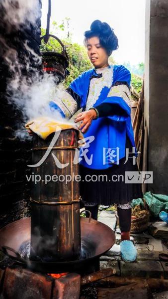 榕江七十二寨侗族蓝靛染布技艺-人民图片网