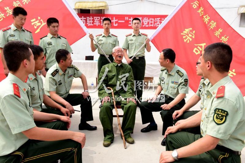 河北石家庄:驻军举行迎“七一”主题党日活动-人民图片网
