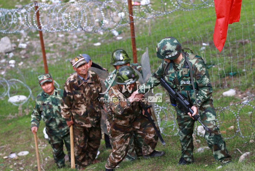 新疆警民联合巡边:种地就是站岗 放牧就是巡逻 -人民图片网