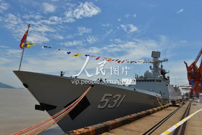 宁波:“小候鸟”航海日登舰体验海军生活-人民图片网