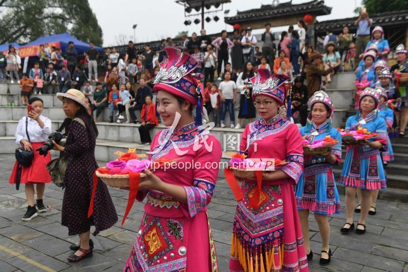广西罗城：仫佬族同胞祭婆王祈求人丁兴旺-人民图片网