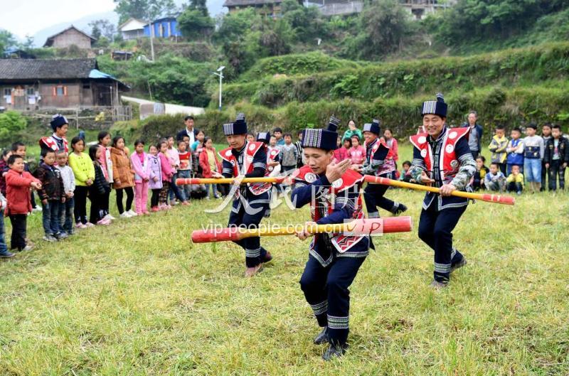 贵州榕江：神秘的瑶族“舂杵舞”-人民图片网