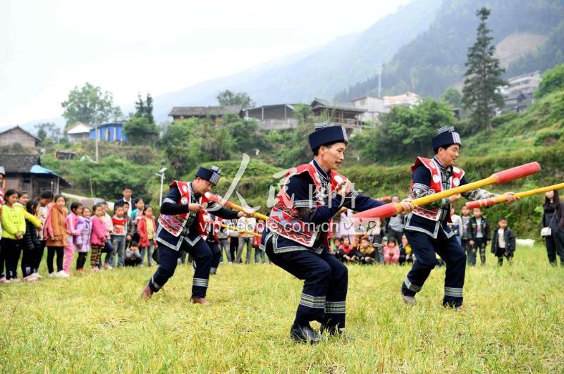 贵州榕江：神秘的瑶族“舂杵舞”-人民图片网