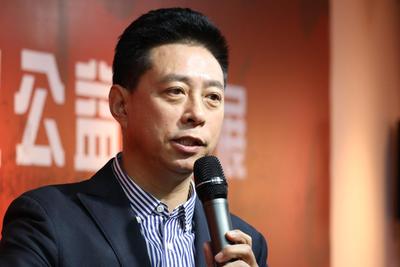 沈阳广播电视台总编室副主任刘红军主持常佩业公益书画展