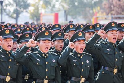 第72集团军某新兵旅:千余名新兵授予列兵军衔-人民图片网