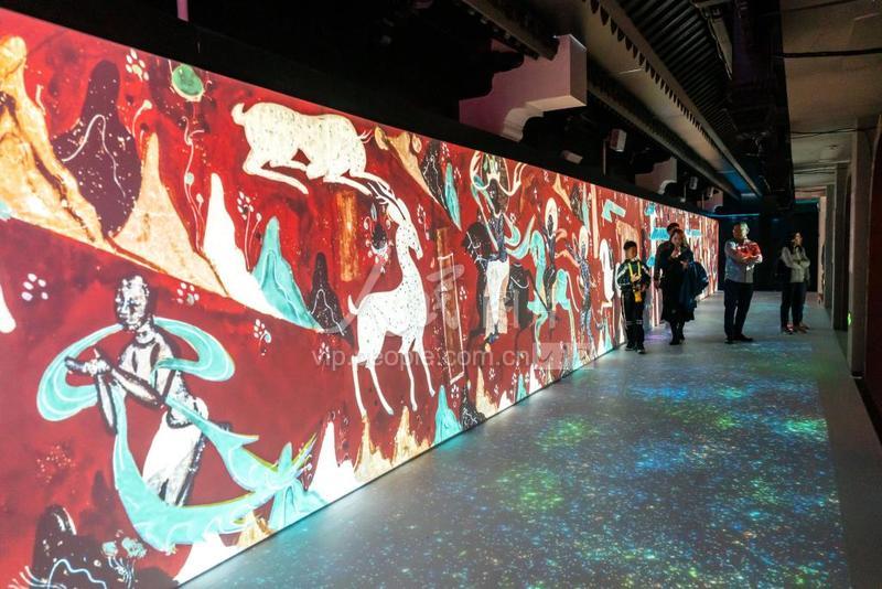 上海举办敦煌秘境VR互动展 沉浸式体验为观众带来敦煌梦境-人民图片网