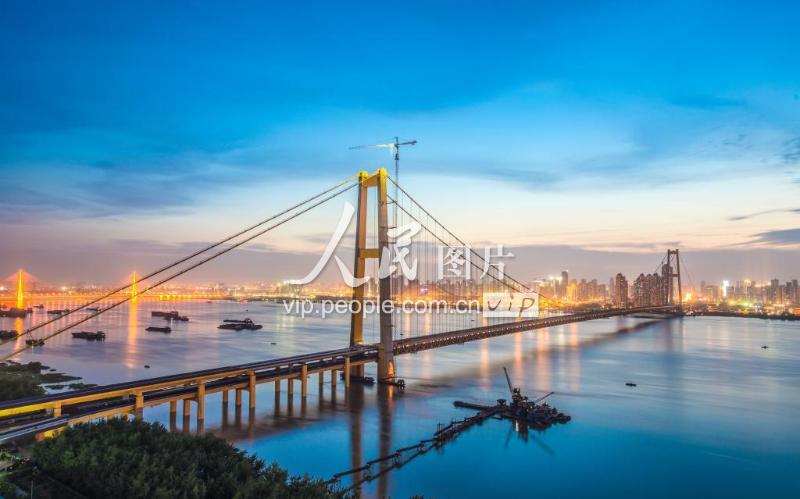 湖北武汉:杨泗港长江大桥施工忙-人民图片网