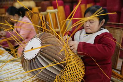 四川青神:竹编助残疾人就业脱贫