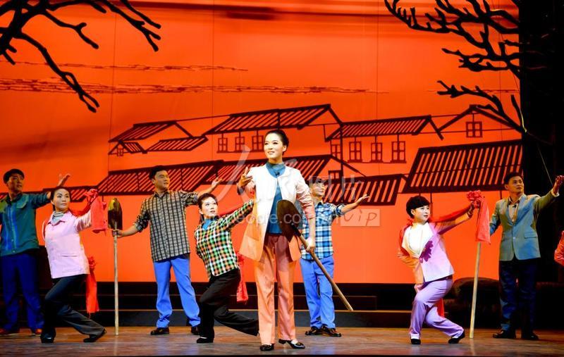 安徽亳州举行淮北梆子戏《雨燕衔春》汇演-人民图片网