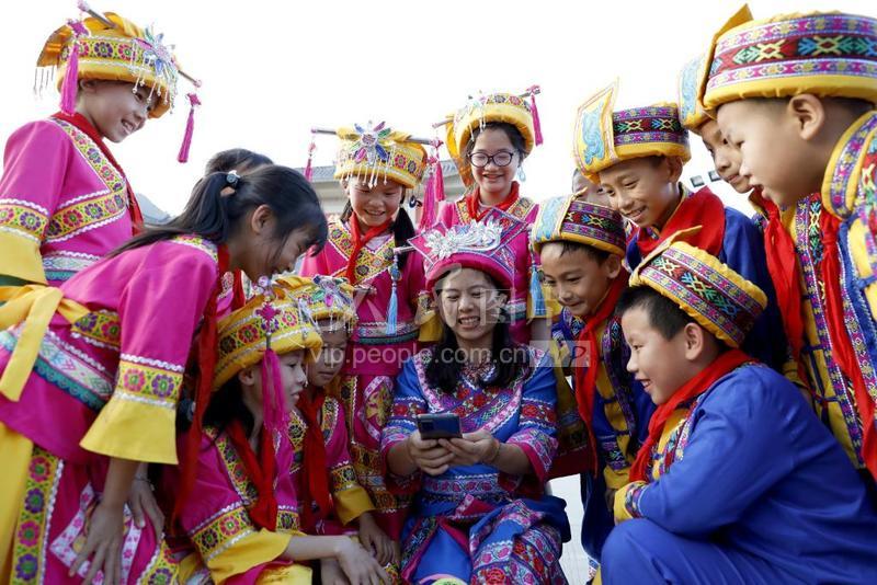 广西罗城：仫佬族群众脱贫-人民图片网