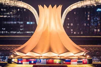 南宁国际会展中心朱槿花厅亮灯