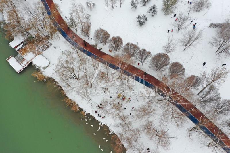 新疆博乐:滨河景区雪后景色尽美-人民图片网
