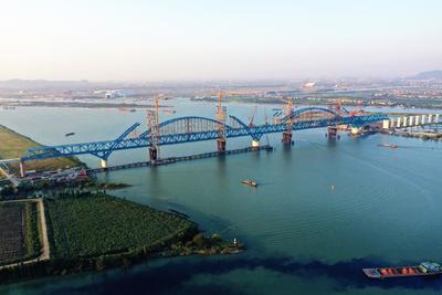 广东中山:洪奇沥水道特大桥建设忙
