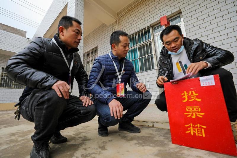 云南陆良:严肃村(社区)“两委”换届纪律-人民图片网