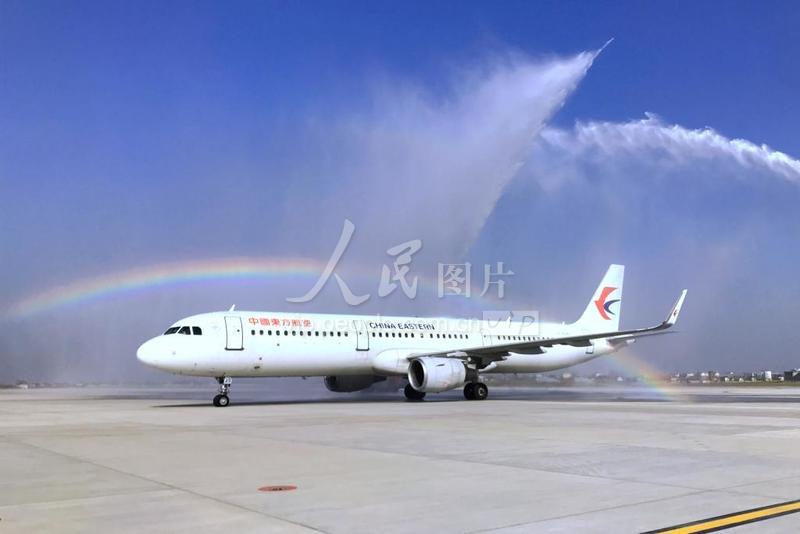 3月20日下午3点30分,盐城上空天色蔚蓝,发自武汉的mu7876航班飞机缓缓