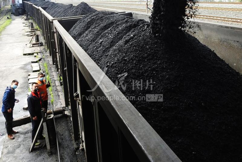 疫中送炭解燃“煤”之急 四川达州驰援武汉精煤专列已开行17列-人民图片网