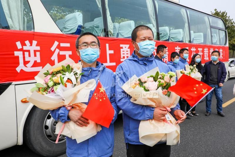 山东枣庄援鄂医疗队队员与家人团聚