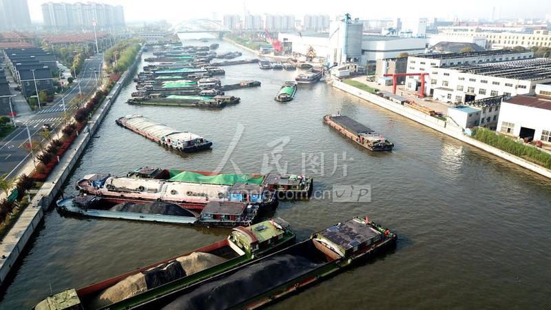 江苏海安：枢纽船闸通航 航道通行能力提升-人民图片网
