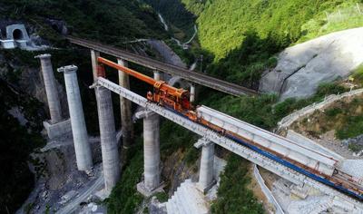 "渝怀"铁路复线重庆酉阳段进行最后冲刺