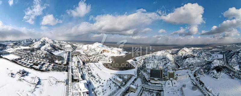 山东荣成:雪后西霞口如童话世界